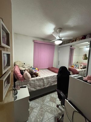 Image 12 - 886661