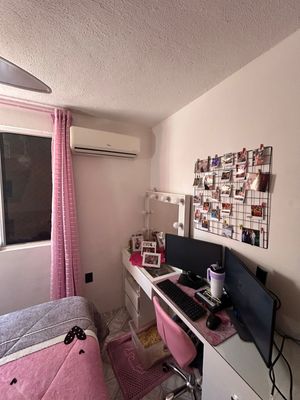 Image 19 - 886661