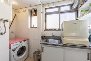 Image 18 - 886663