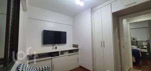 Image 10 - 886665