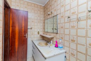 Image 8 - 886668