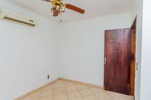 Image 11 - 886668