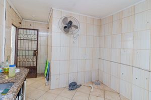 Image 21 - 886668