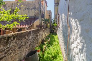 Image 26 - 886668