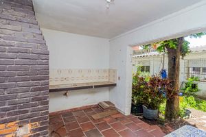 Image 29 - 886668