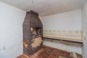 Image 30 - 886668