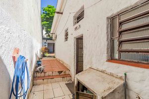 Image 39 - 886668