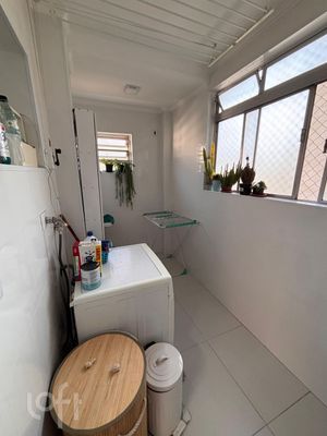 Image 6 - 886673