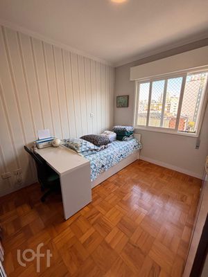 Image 11 - 886673