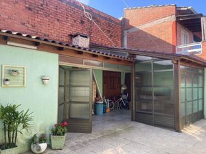 Image 22 - 886674