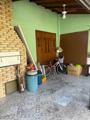 Image 19 - 886674