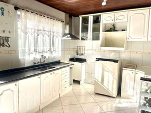 Image 9 - 886674