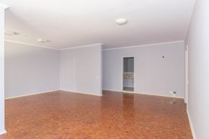 Image 3 - 886675