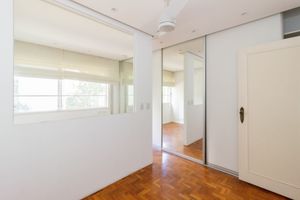 Image 13 - 886675
