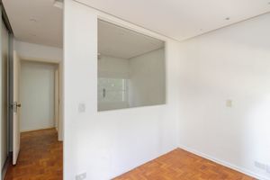 Image 15 - 886675