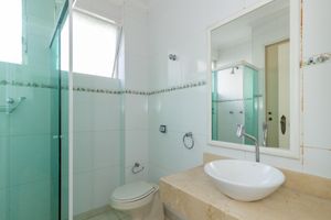 Image 18 - 886675