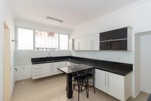 Image 27 - 886675
