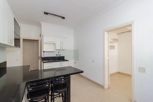Image 30 - 886675
