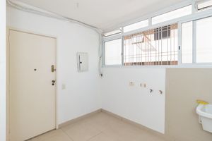 Image 32 - 886675