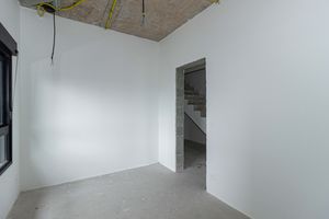 Image 43 - 886676