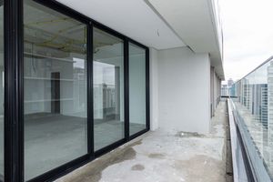 Image 12 - 886676