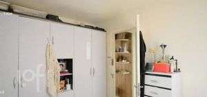 Image 11 - 886679