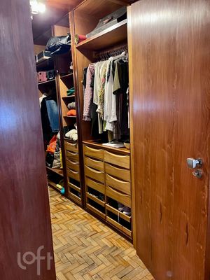 Image 6 - 886680