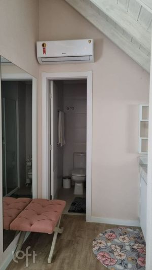 Image 11 - 886683