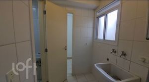Image 9 - 886685