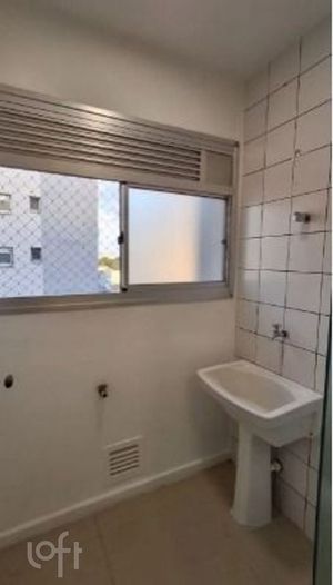 Image 8 - 886686
