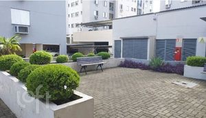 Image 10 - 886686