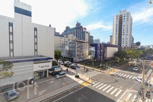 Image 17 - 886688