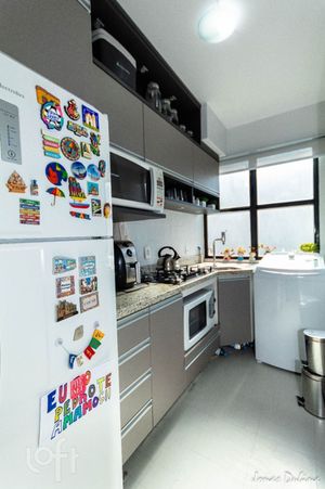 Image 10 - 886688