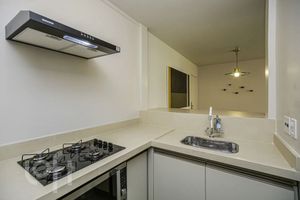 Image 10 - 886689