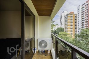 Image 6 - 886689