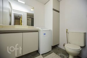 Image 13 - 886689