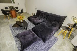 Image 1 - 886689