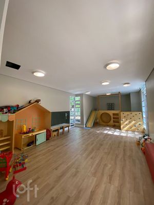 Image 29 - 886690