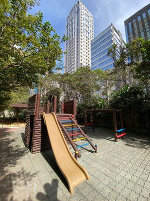 Image 28 - 886690