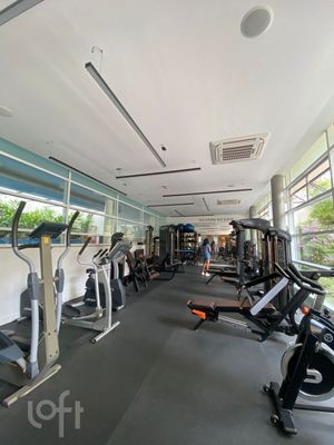 Image 37 - 886690
