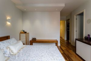 Image 8 - 886690