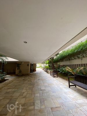 Image 30 - 886690