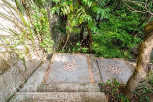 Image 63 - 886692