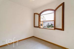 Image 30 - 886692