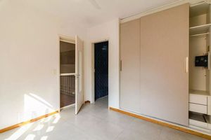 Image 19 - 886692