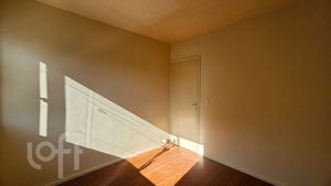 Image 8 - 886695