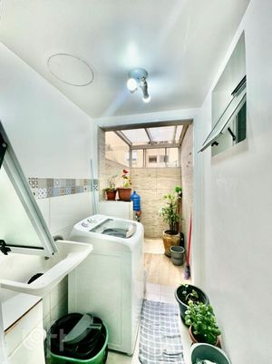 Image 9 - 886702