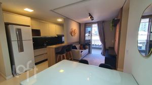 Image 8 - 886704