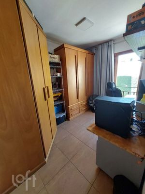 Image 8 - 886705
