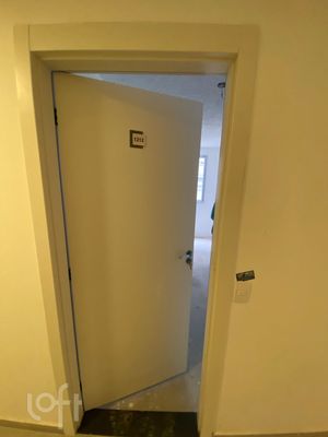 Image 8 - 886709